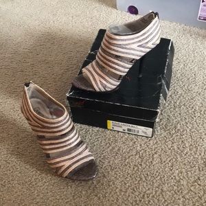 ‘Carlos Santana’ heels size 9